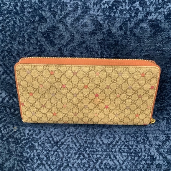 Micro GG Supreme Stars round zip wallet. - Picture 11 of 14